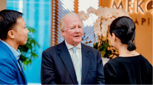 Ông Dominic tại JPMorgan bao gồm việc dẫn đầu việc niêm yết công khai Tata Consultant Services, công ty dịch vụ CNTT lớn nhất thế giới và tạo điều kiện cho các giao dịch M&A lớn như mua lại Land Rover Jaguar của Tata Sons