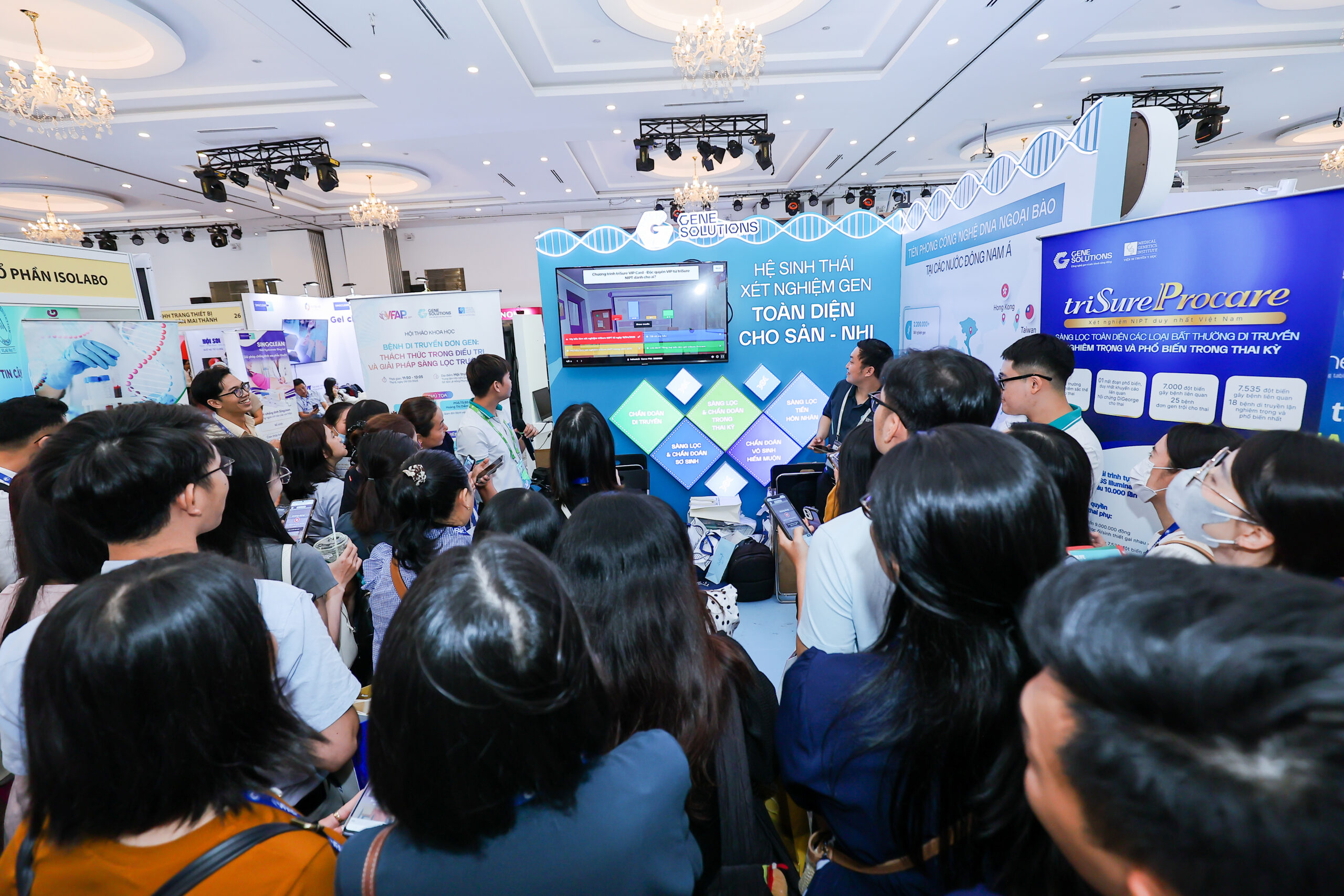 Gần 300 bác sĩ tham dự hội thảo khoa học của Gene Solutions tại hội nghị VFAP 2025 13