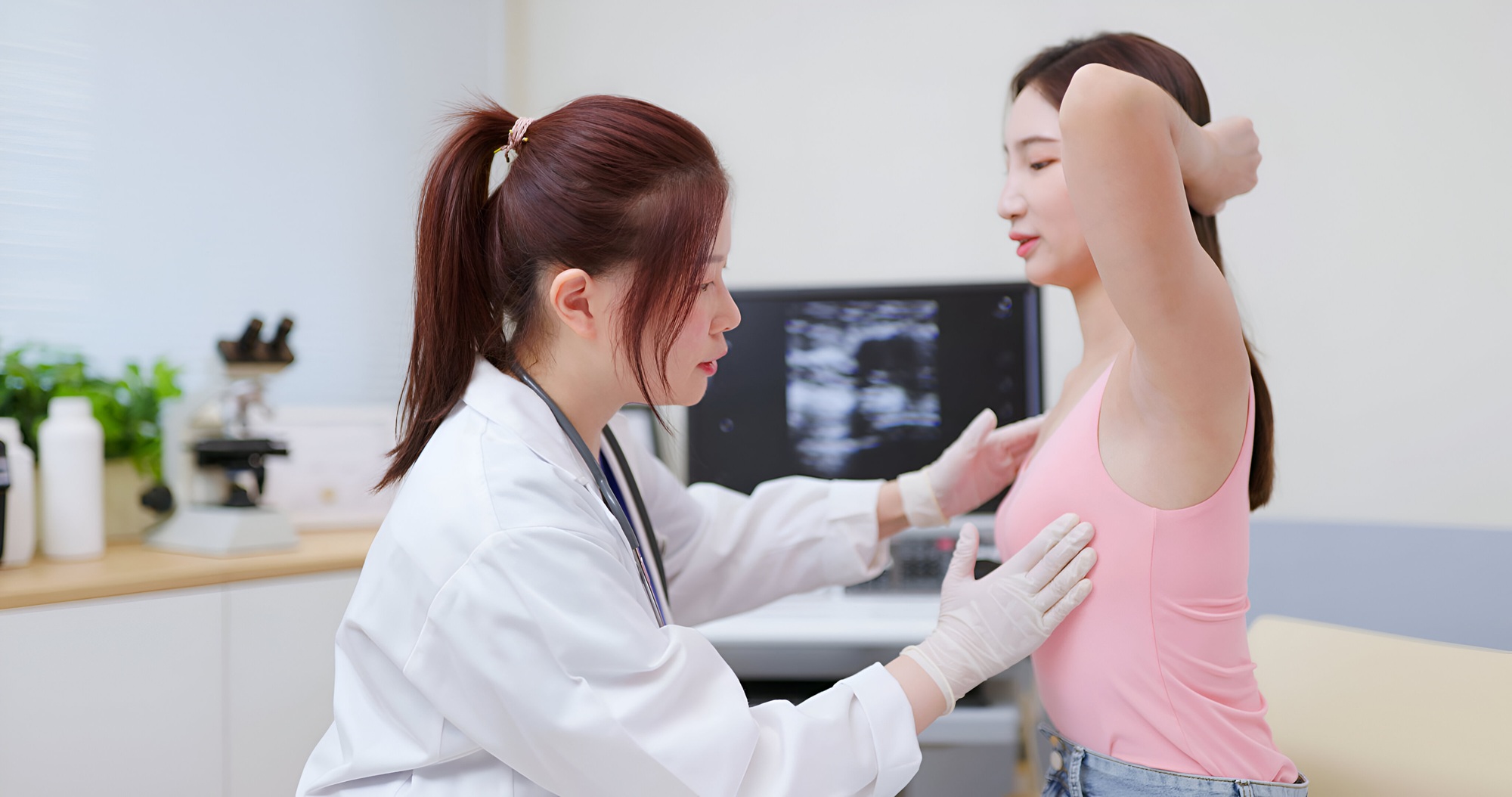 Tầm soát ung thư sớm có ý nghĩa gì? 4 Phụ nữ trên 40 tuổi nên thực hiện tầm soát ung thư định kỳ