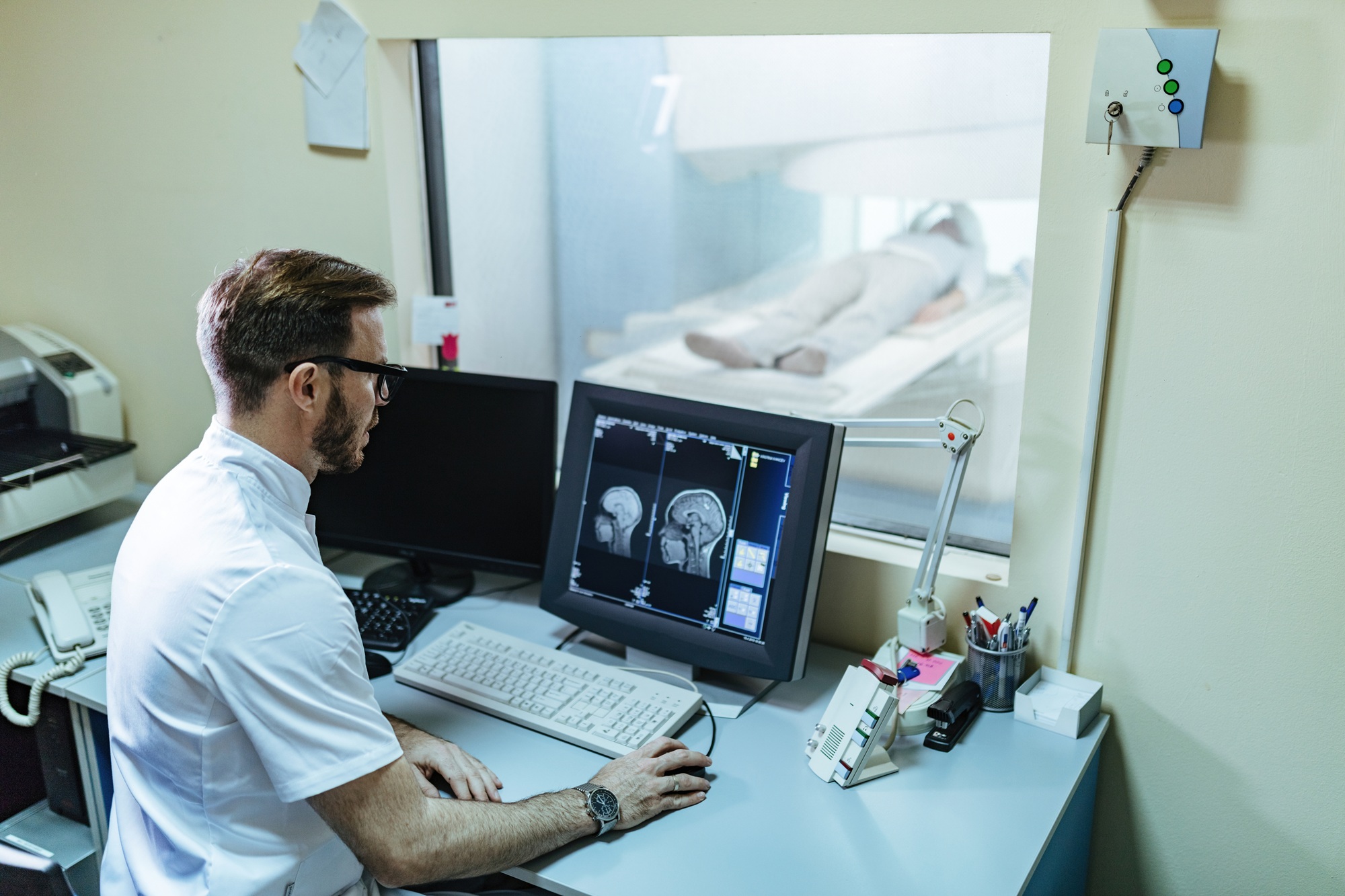 Vì sao cần tầm soát ung thư đầu cổ định kỳ? 3 MRI là một trong những phương pháp tầm soát ung thư đầu cổ thường gặp