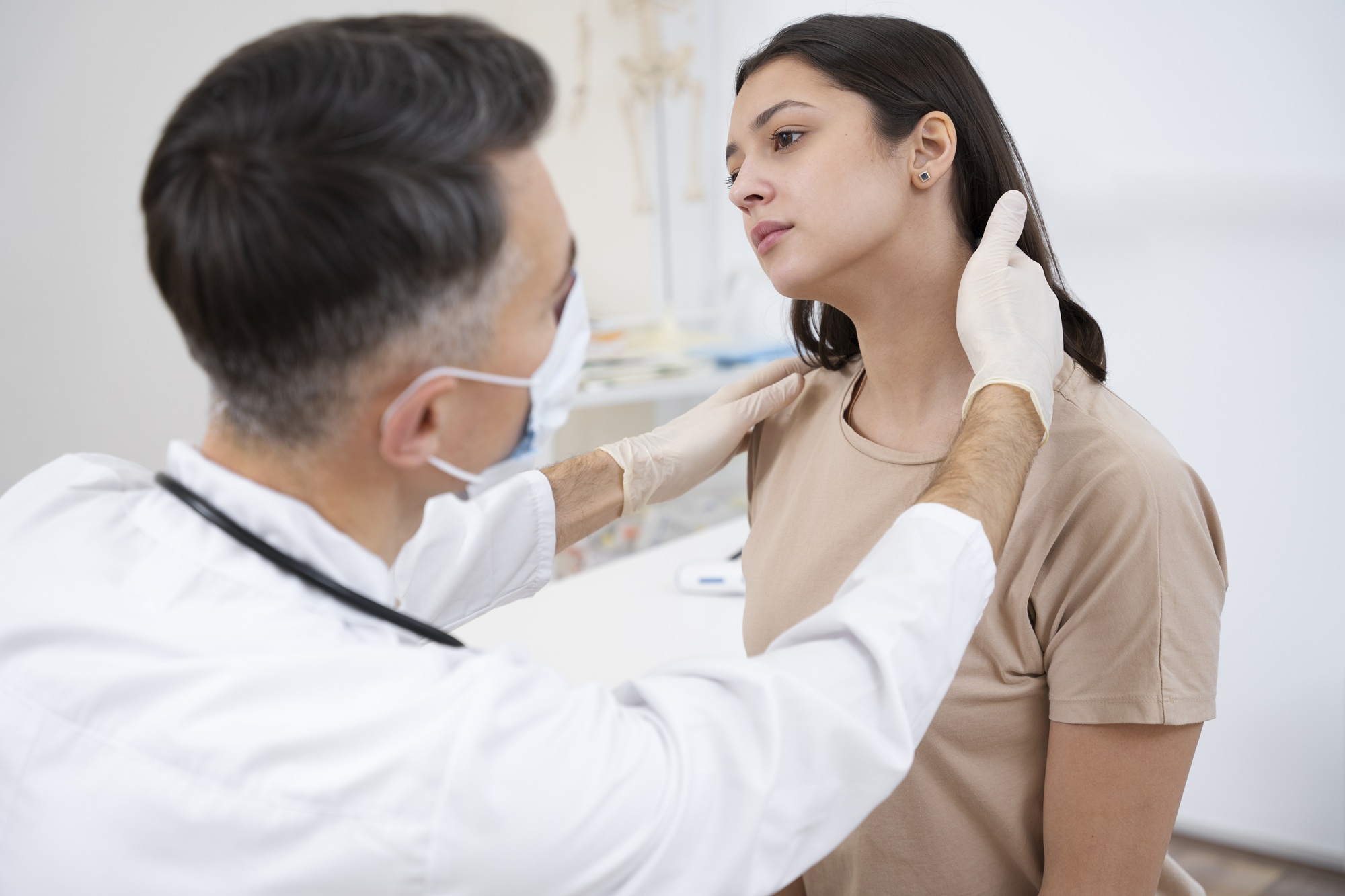 Vì sao cần tầm soát ung thư đầu cổ định kỳ? 4 Hãy tham khảo ý kiến của bác sĩ chuyên khoa để có những phương pháp tầm soát phù hợp nhất