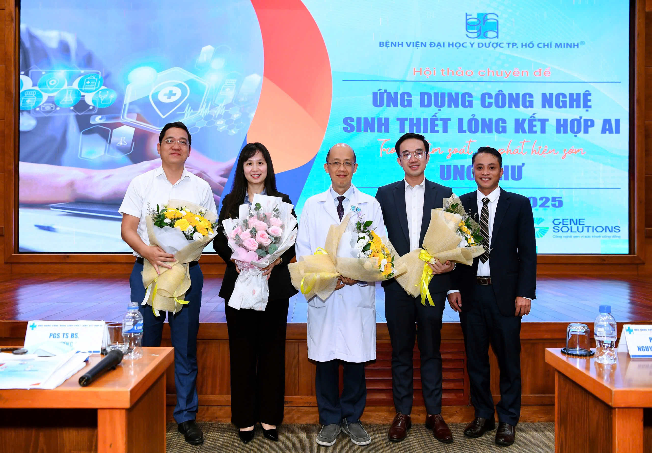 Ứng dụng sinh thiết lỏng và AI trong phát hiện sớm ung thư: Hướng đi mới đầy tiềm năng của y học Việt Nam 3 Toàn cảnh buổi hội thảo khoa học