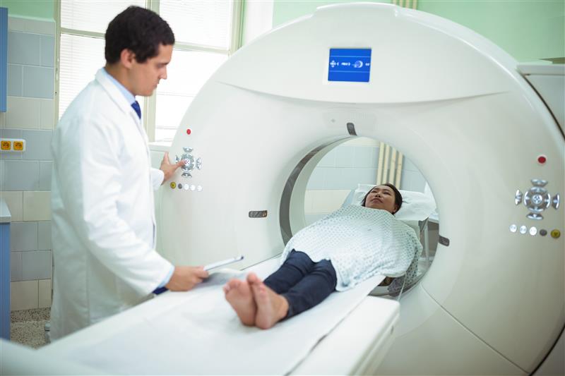 Nguyên nhân ung thư phổi & hướng dẫn tầm soát đúng cách 3 CT scan ngực liều thấp là phương pháp thường được sử dụng để tầm soát ung thư phổi