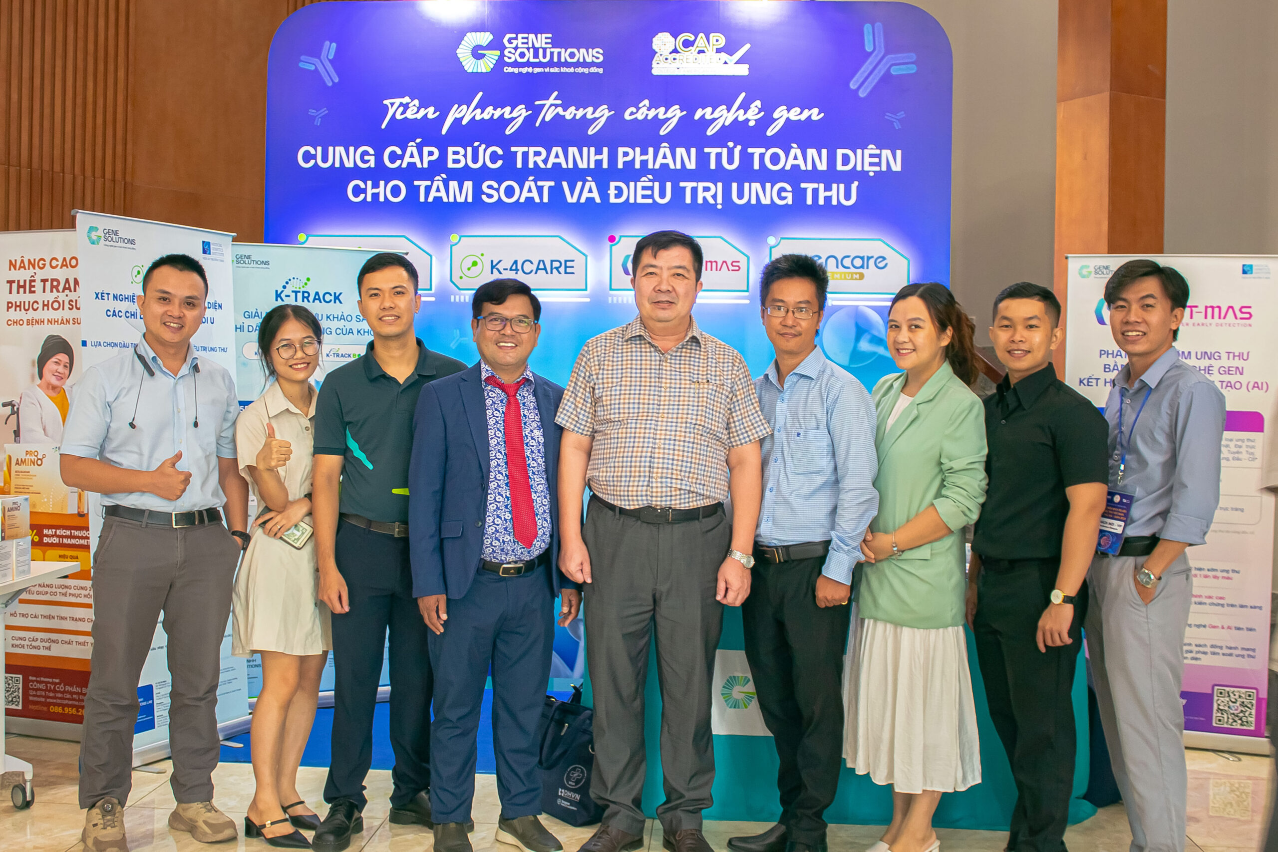 Gene Solutions đồng hành cùng Hội nghị Khoa học Thường niên Hội Miễn dịch Trị liệu Ung thư Việt Nam lần II – 2025 9 Một số bác sĩ, báo cáo viên và đại diện từ Gene Solutions tại chương trình
