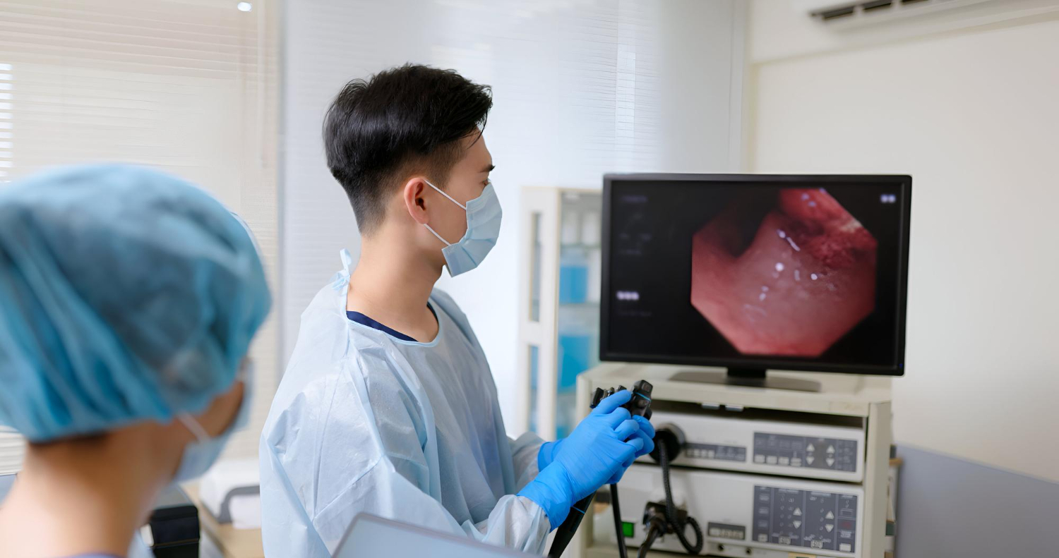Dấu hiệu ung thư Đại trực tràng & các phương pháp tầm soát hiệu quả: Cập nhật 2025 5 Nội soi đại tràng là phương pháp tầm soát ung thư đại trực tràng tiêu chuẩn vàng