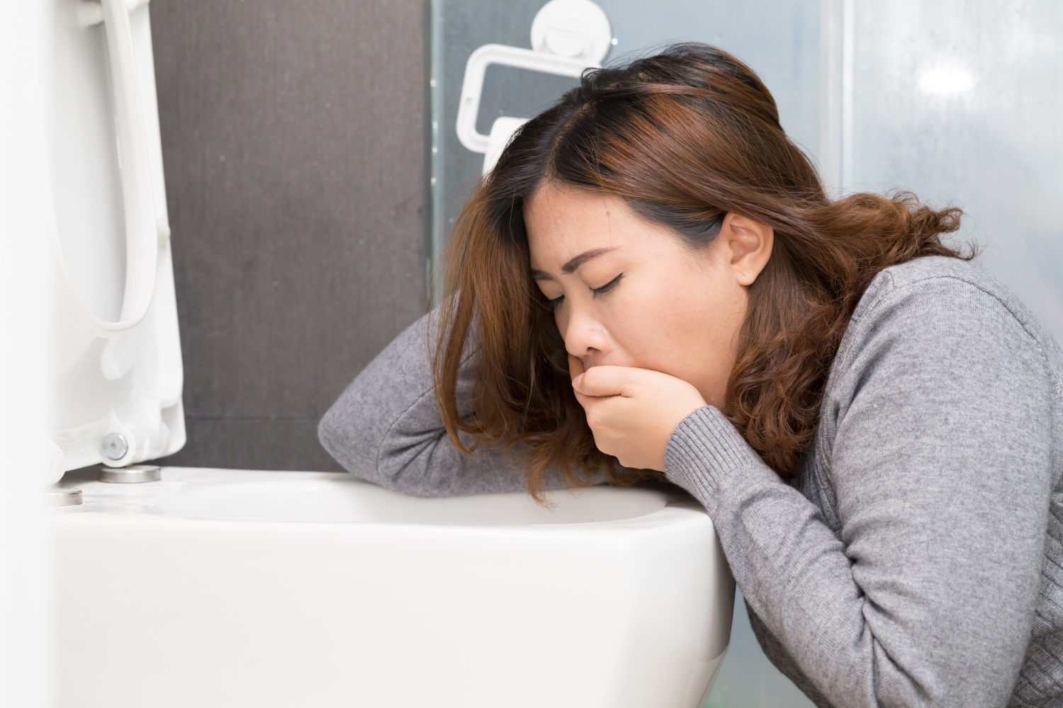 Nôn hoặc ho ra máu là triệu chứng xuất hiện khi bệnh đã chuyển sang giai đoạn muộn