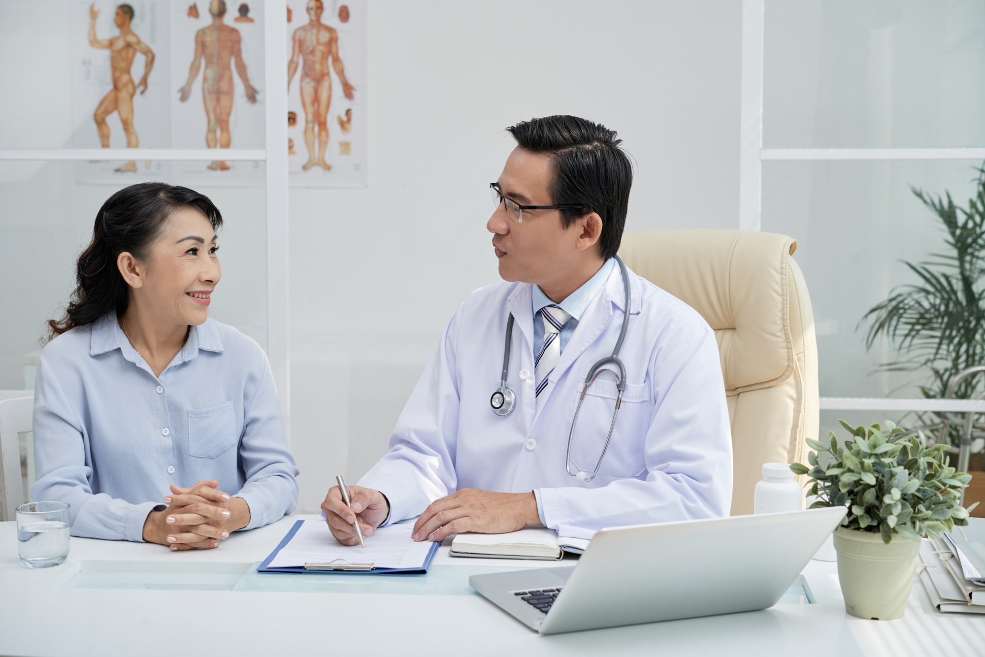 Những người không thuộc nhóm có nguy cơ cao hãy tham khảo ý kiến của bác sĩ