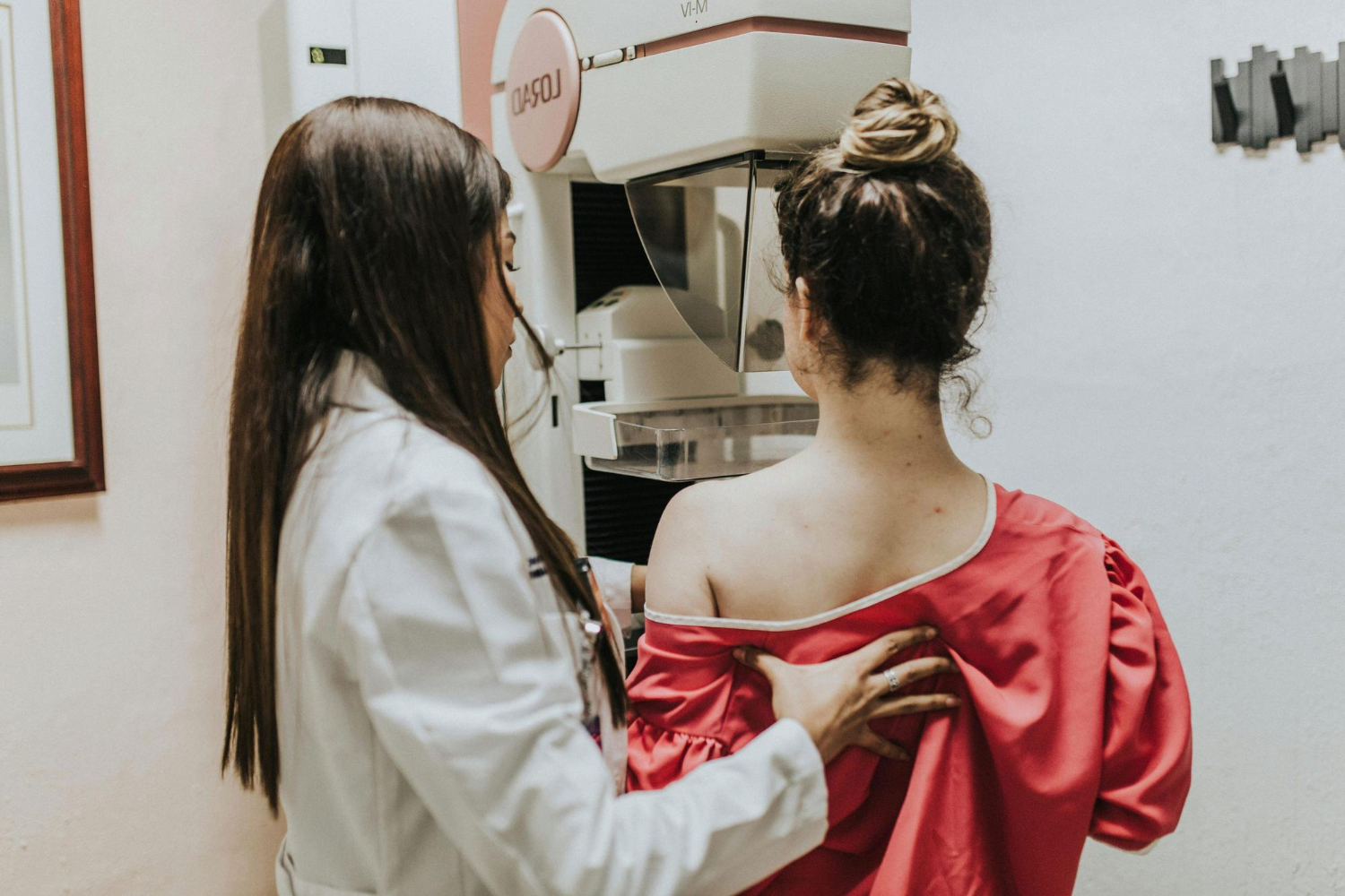 Độ tuổi bị ung thư vú nhiều nhất? Thông tin cập nhật 2025 3 Nhũ ảnh là phương pháp tiêu chuẩn vàng để phát hiện ung thư vú sớm