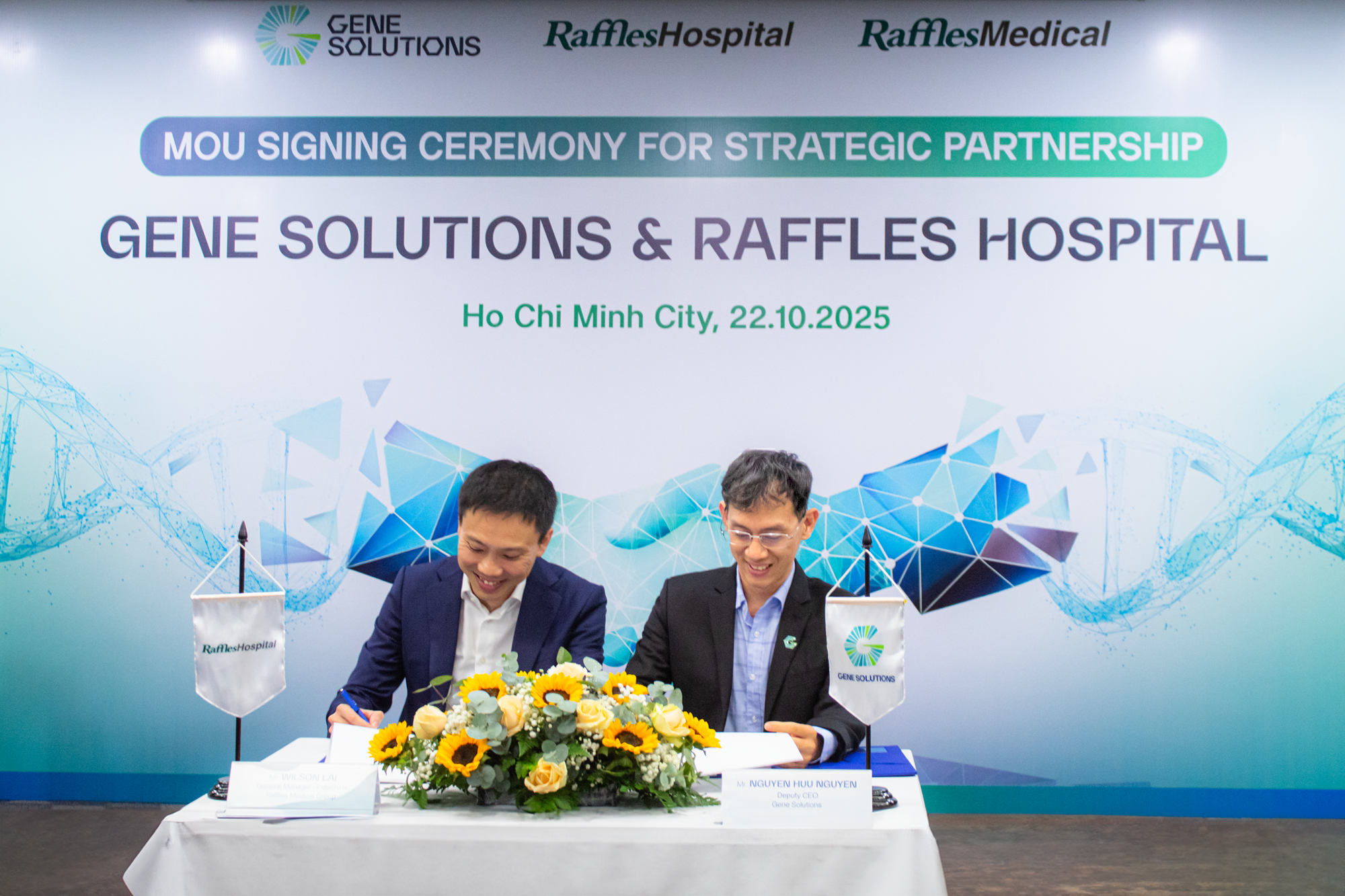 Gene Solutions và Raffles Medical Group ký kết hợp tác chiến lược trong nghiên cứu thử nghiệm lâm sàng 2 Hình ảnh ký kết hợp tác của đại diện từ Gene Solutions và Raffles Medical Group