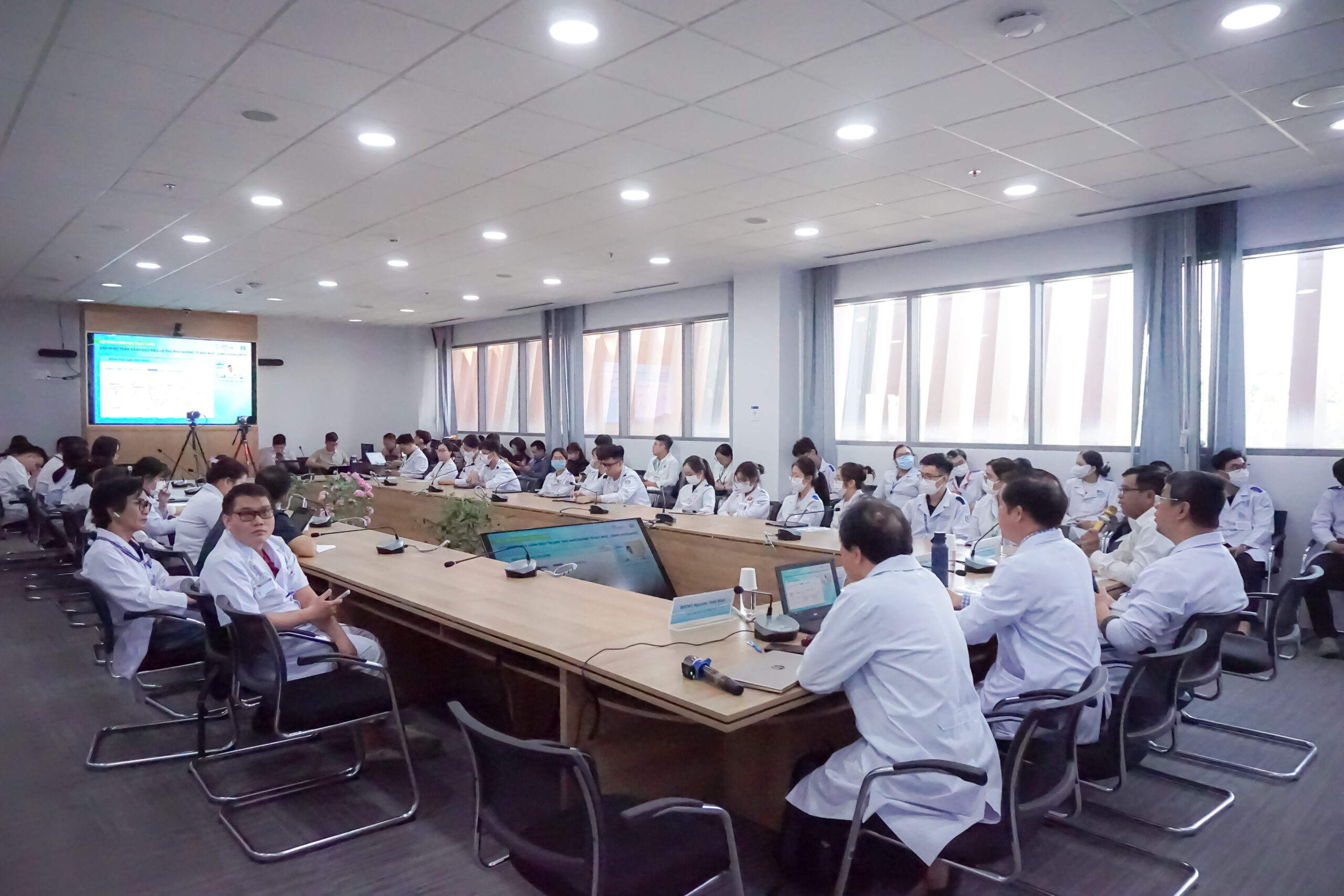 Hội thảo khoa học: "Cập nhật toàn cảnh điều trị ung thư phổi không tế bào nhỏ - ESMO Highlights" 12