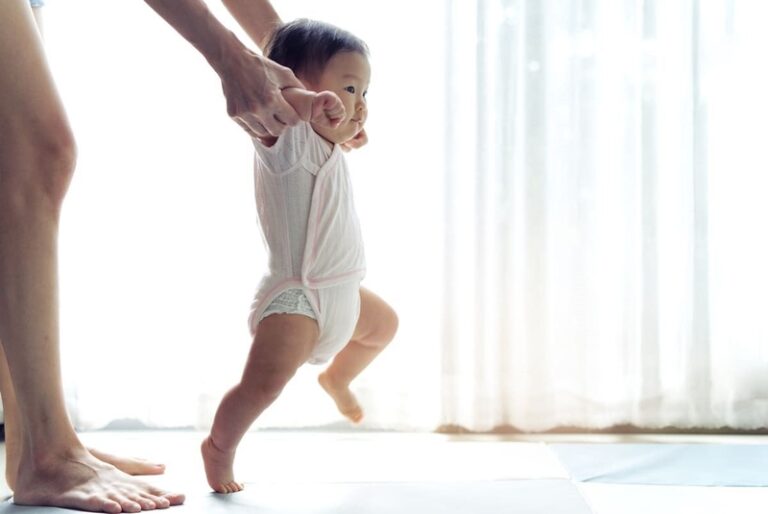 Chậm phát triển vận động ở trẻ em: Dấu hiệu cảnh báo không nên bỏ qua