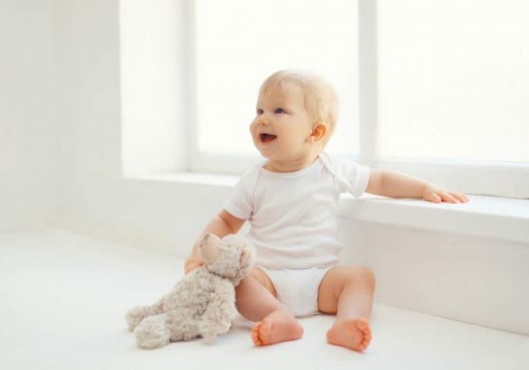 Không tự ngồi được có phải dấu hiệu bệnh teo cơ tủy sống SMA?