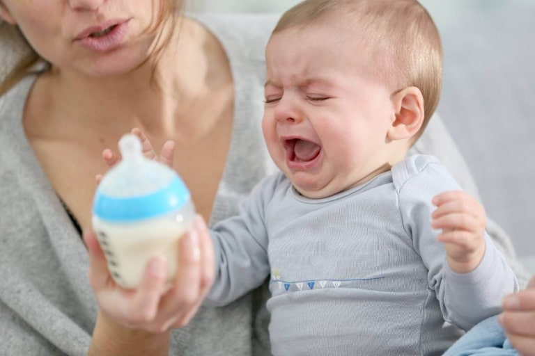 Chứng khó nuốt ở trẻ sơ sinh có nguy hiểm không?