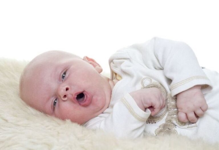 Khó thở ở trẻ: Nguyên nhân, dấu hiệu nguy hiểm và cách xử trí